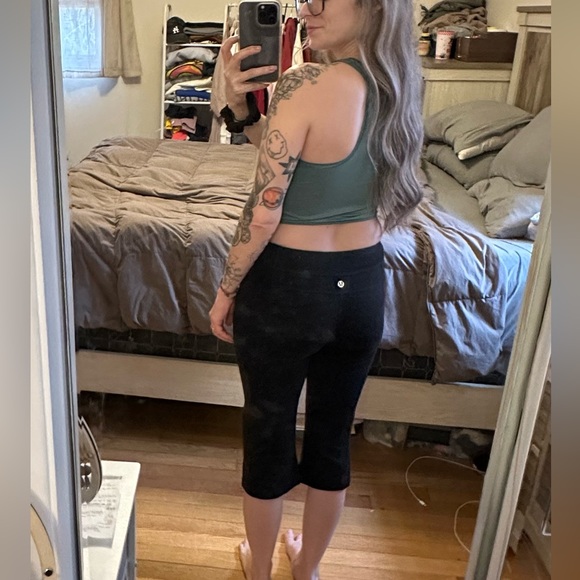 Lululemon Black 18” Cropped Leggings - Picture 6 of 7